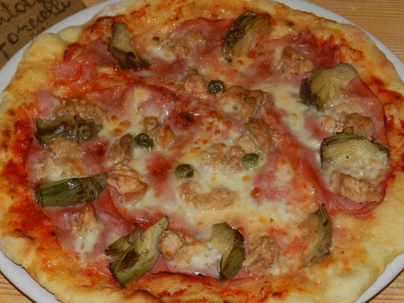 Pizza con Tonno e Carciofi