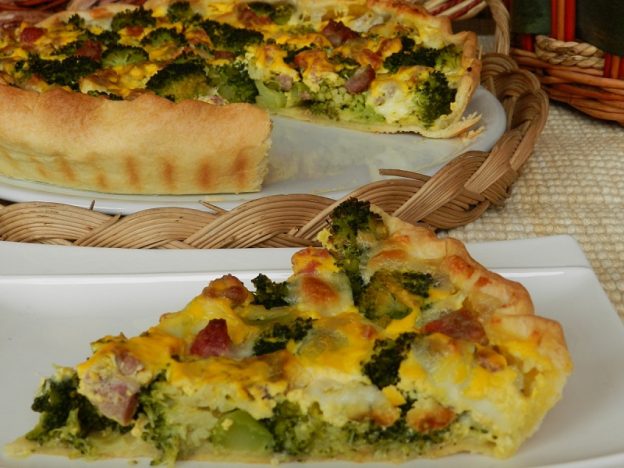 Torta salata con broccolo e salsiccia