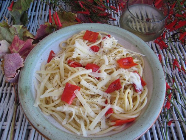 Spaghetti aglio olio e peperoni dolci